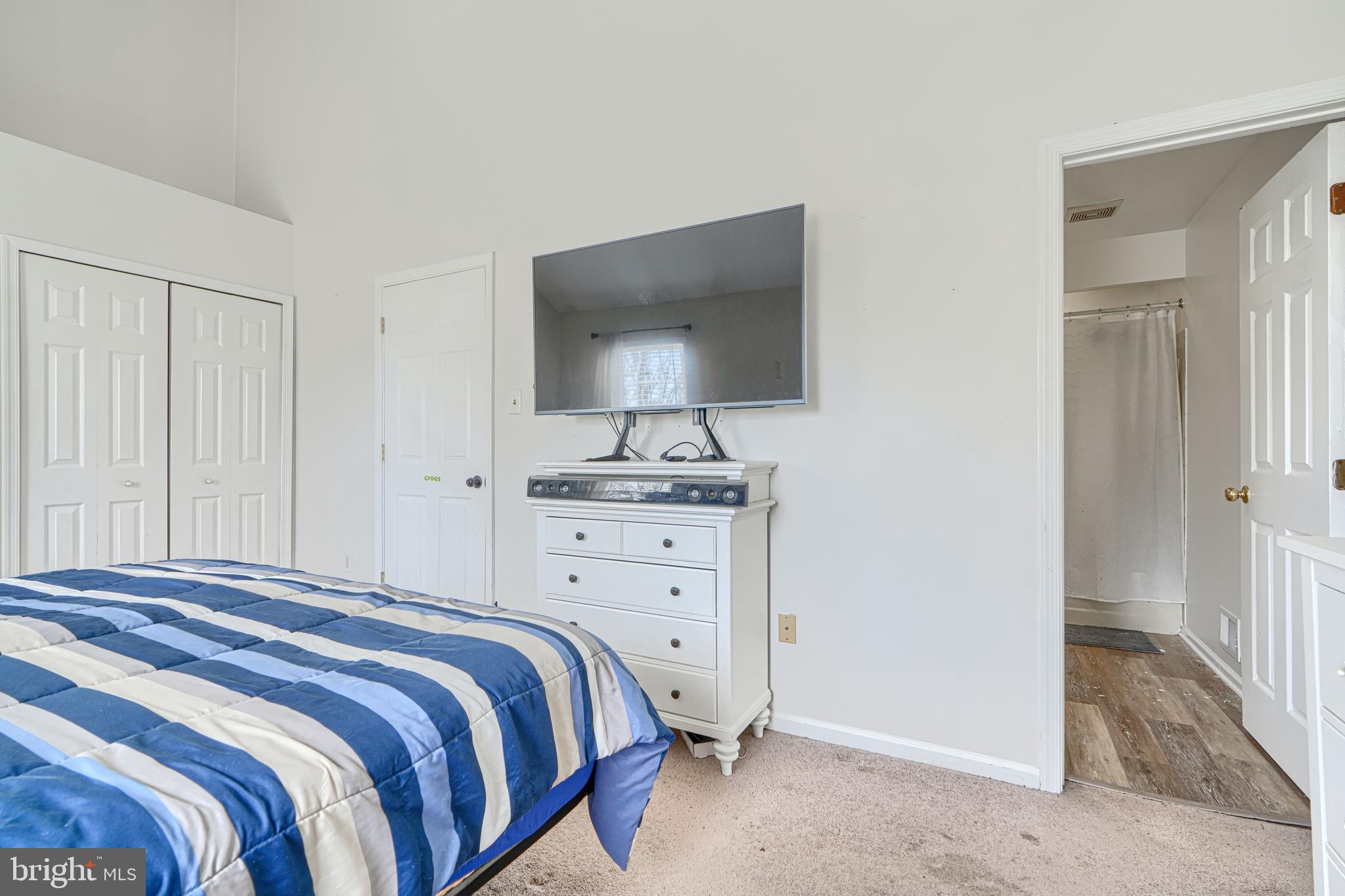 CONSTANT FRIENDSHIP - Residential