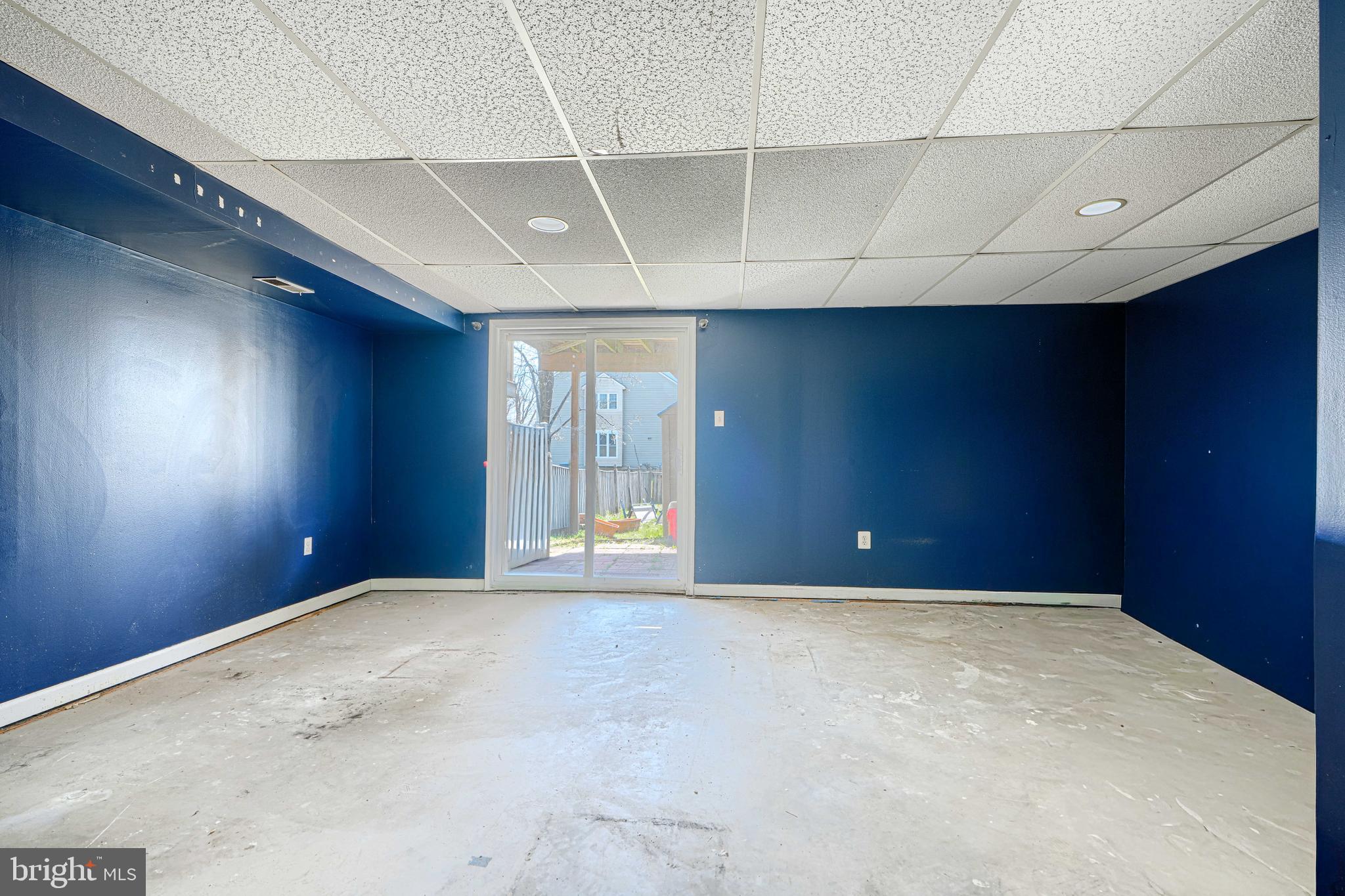 CONSTANT FRIENDSHIP - Residential