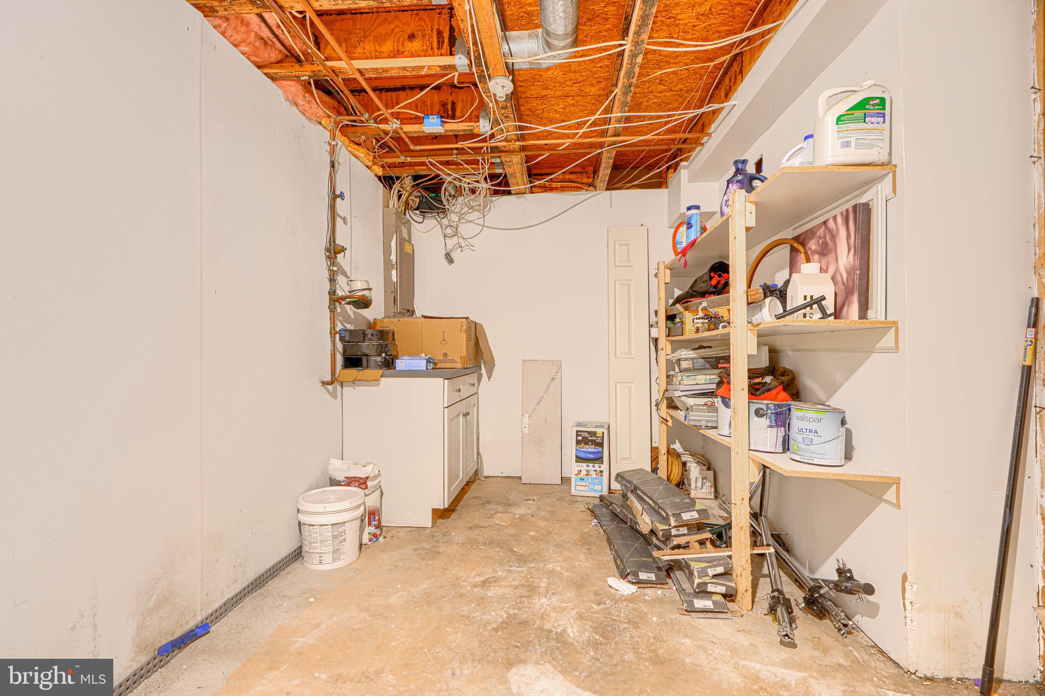 CONSTANT FRIENDSHIP - Residential