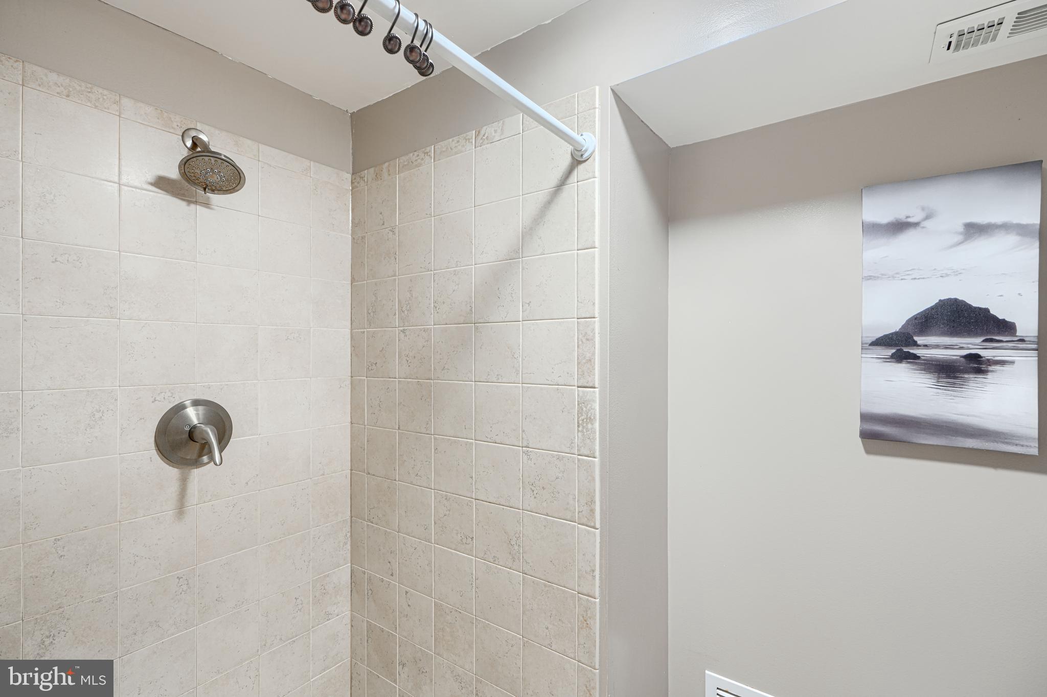 CONSTANT FRIENDSHIP - Residential