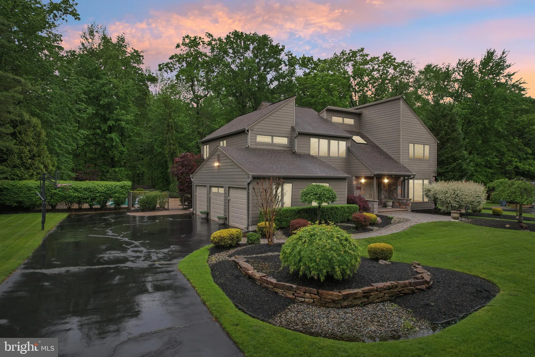 West Windsor, New Jersey 08550, United States, 4 Bedrooms Bedrooms, ,4 BathroomsBathrooms,Residential,Pending,130182