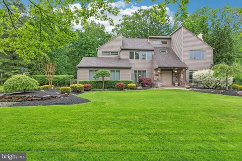 16 Victoria Place, West Windsor, NJ MLS: NJME2058992