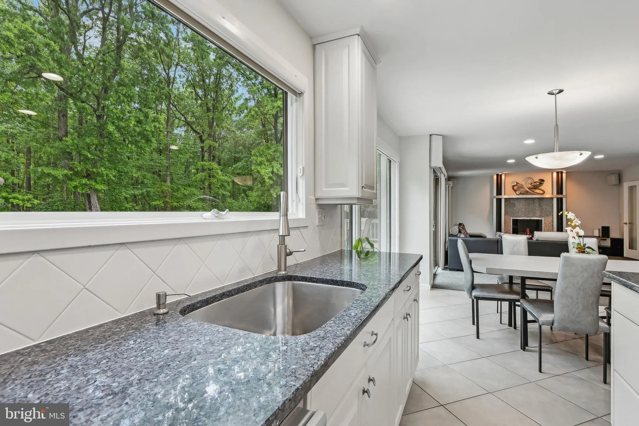 West Windsor, New Jersey 08550, United States, 4 Bedrooms Bedrooms, ,4 BathroomsBathrooms,Residential,Pending,130182