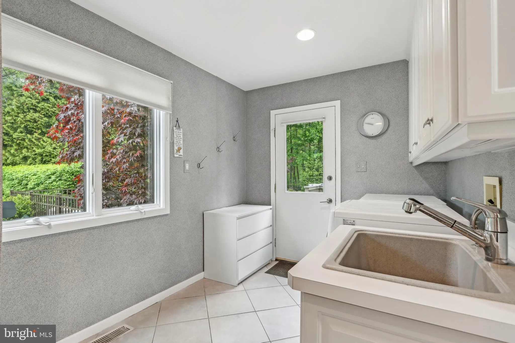 West Windsor, New Jersey 08550, United States, 4 Bedrooms Bedrooms, ,4 BathroomsBathrooms,Residential,Pending,130182