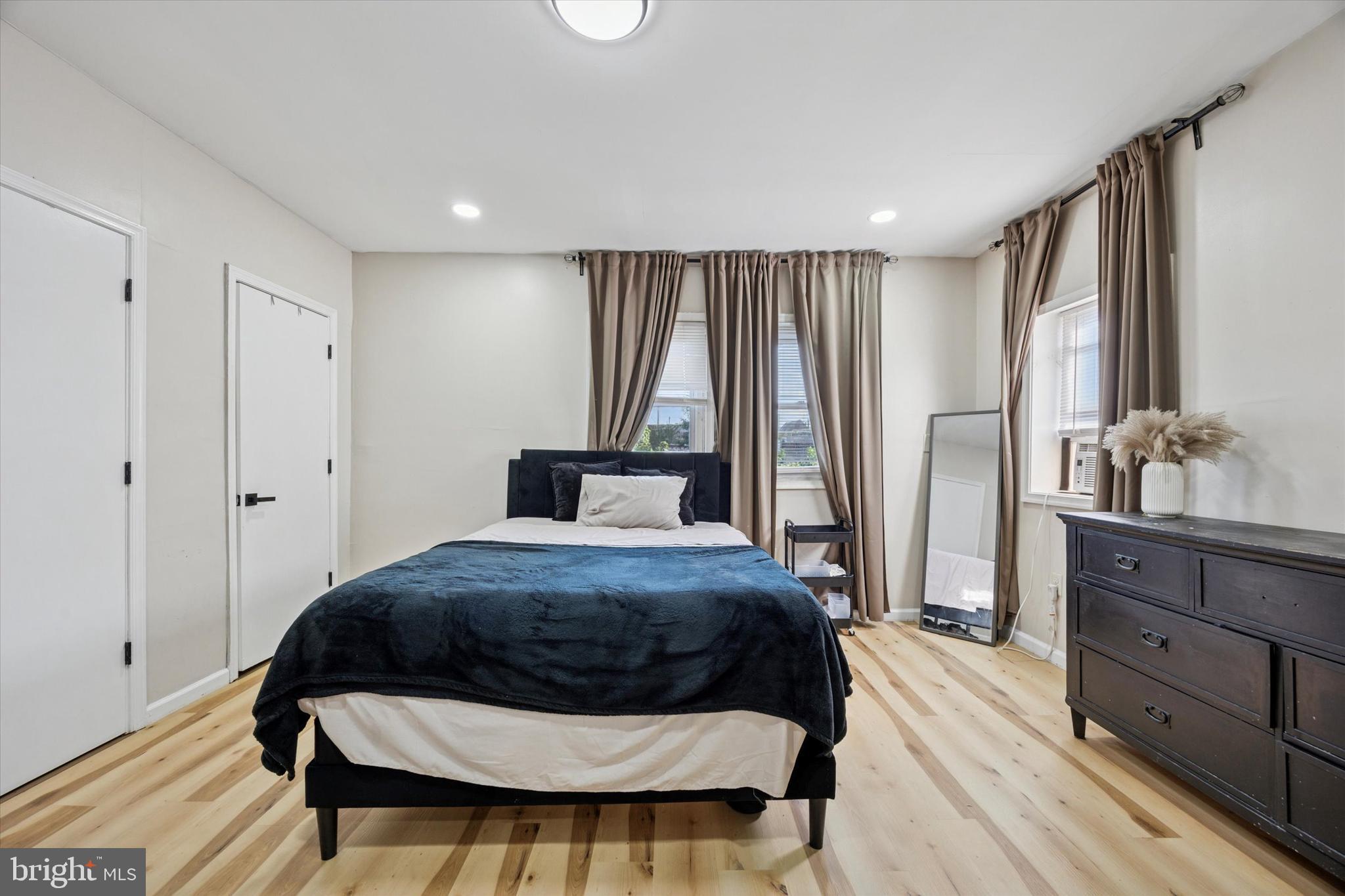 STRAWBERRY MANSION - Residential