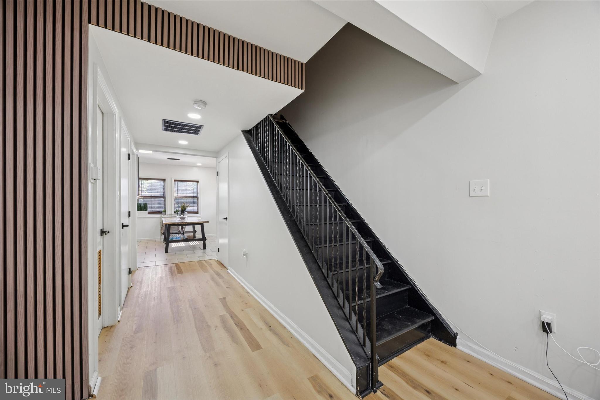 2624 W OAKDALE STREET 26