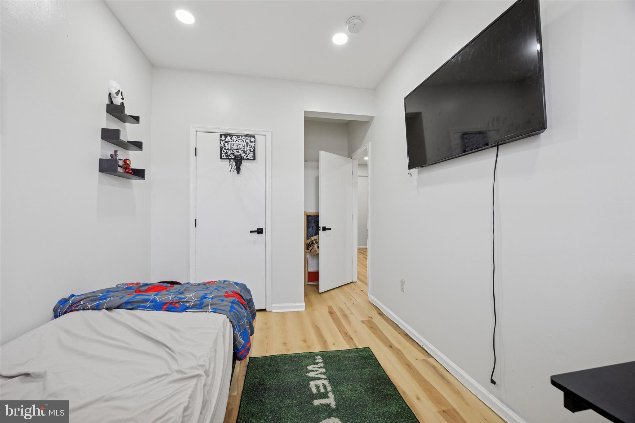 STRAWBERRY MANSION - Residential