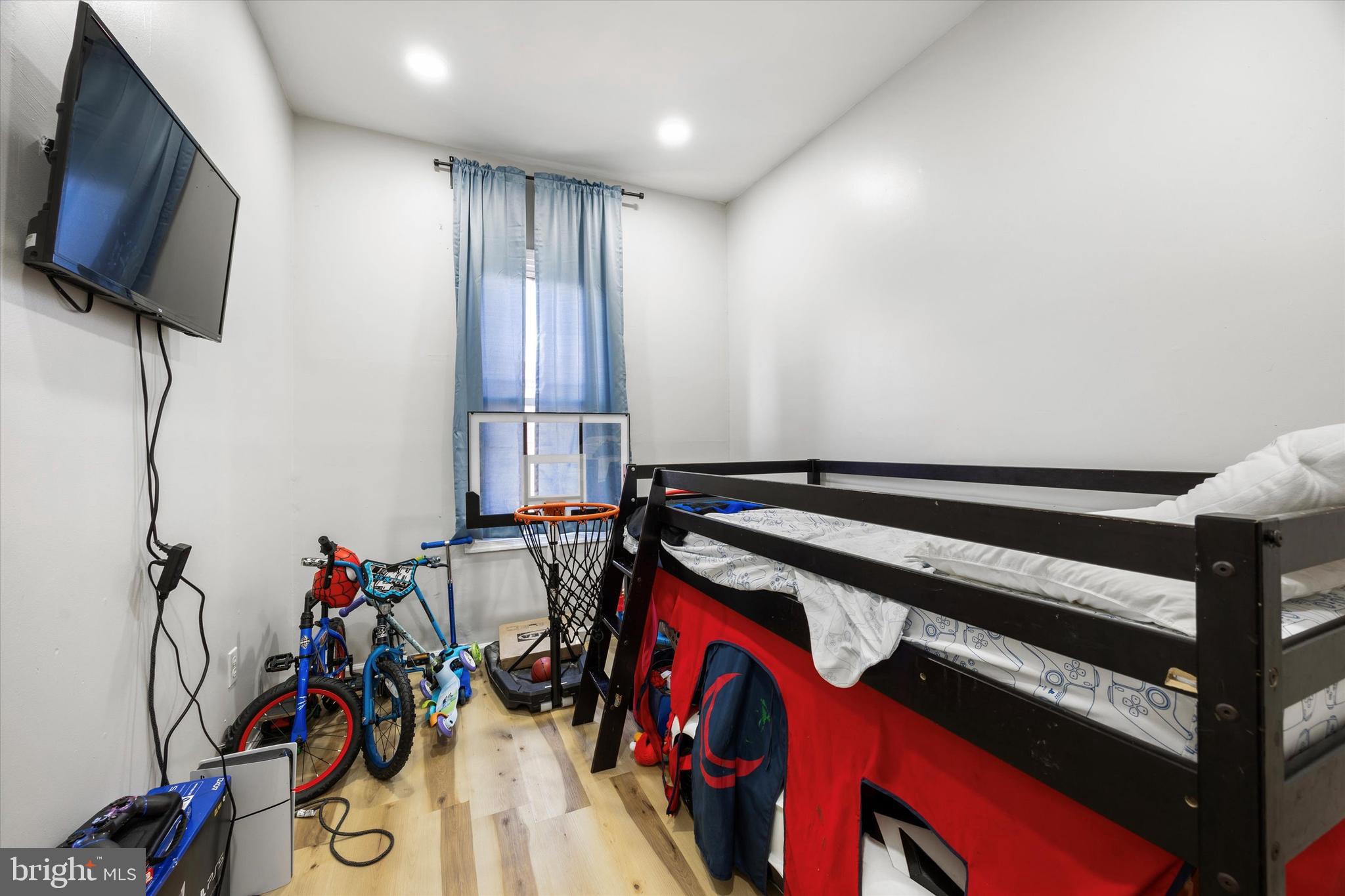 STRAWBERRY MANSION - Residential