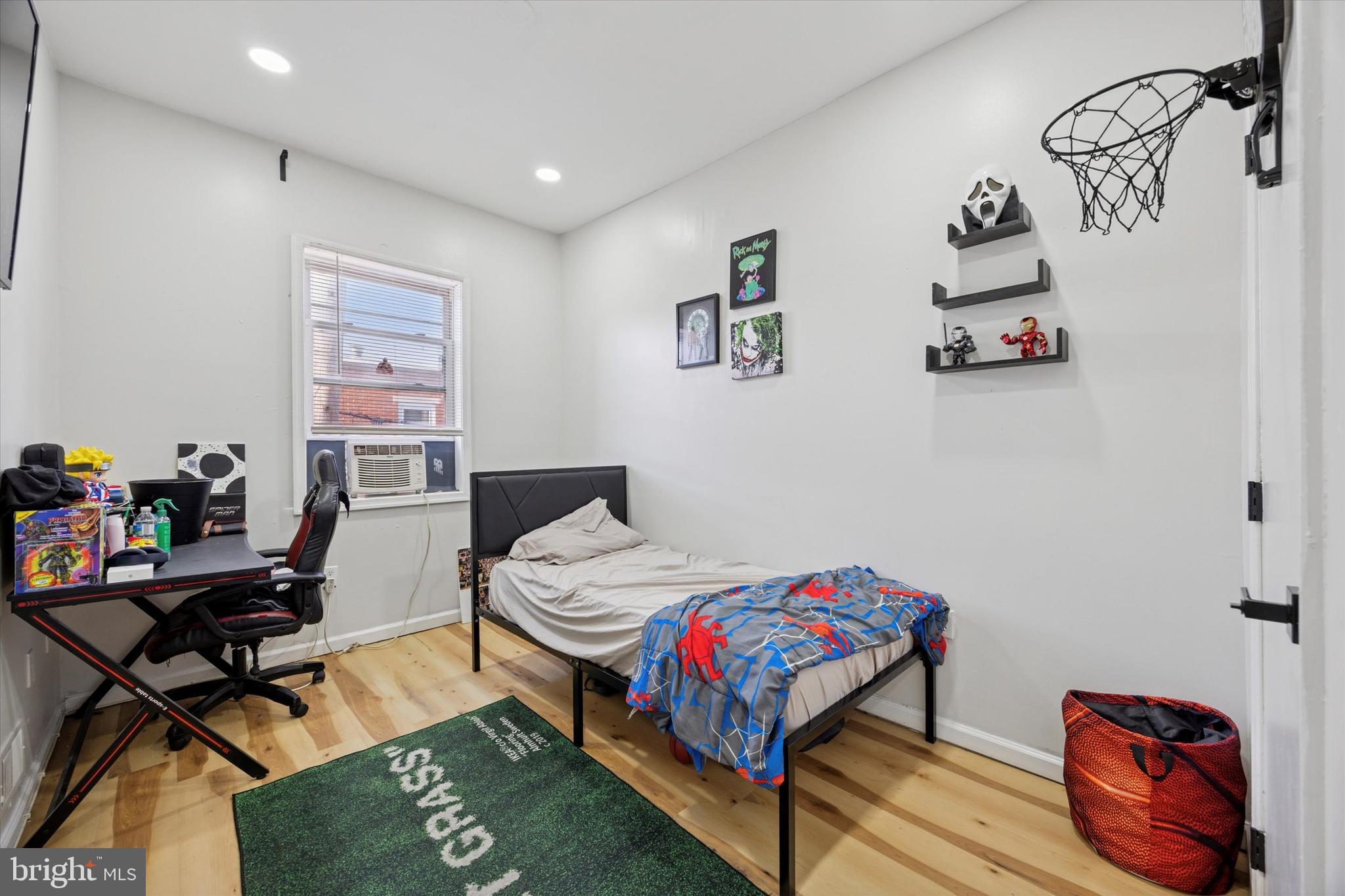 STRAWBERRY MANSION - Residential