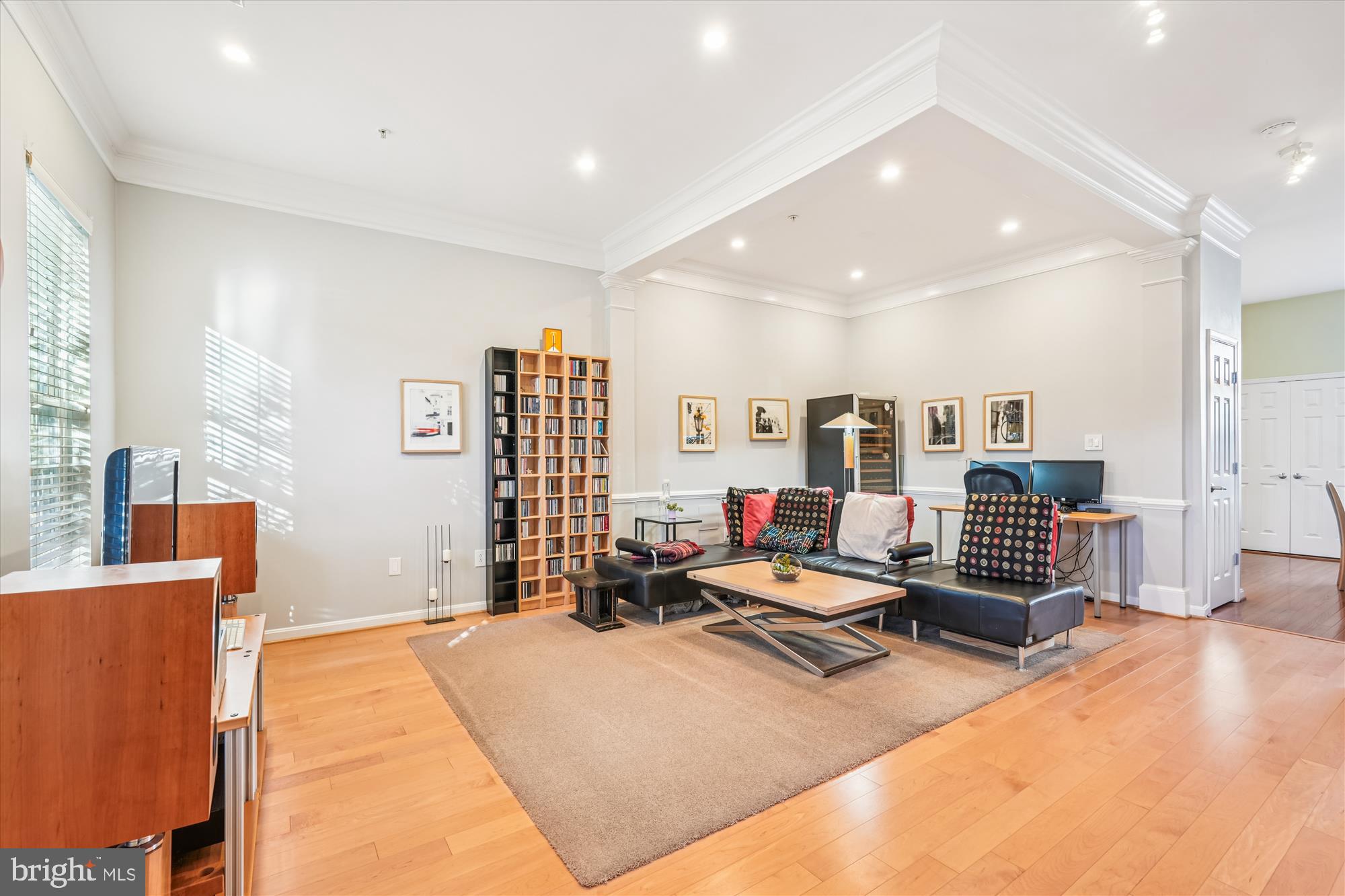 422 CHESTNUT HILL STREET