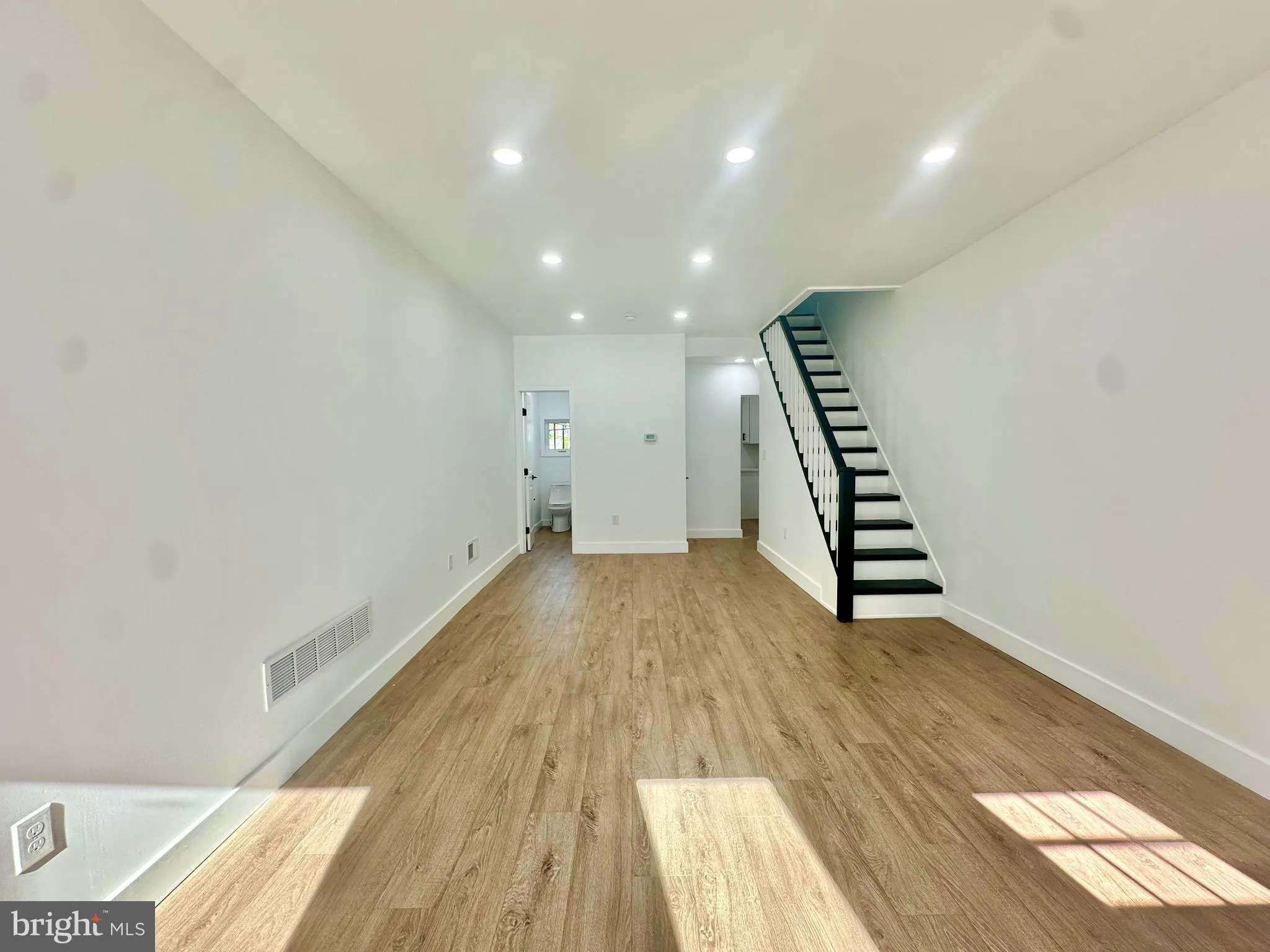 Philadelphia, Pennsylvania 19145, United States, 2 Bedrooms Bedrooms, ,2 BathroomsBathrooms,Residential,Active,114379