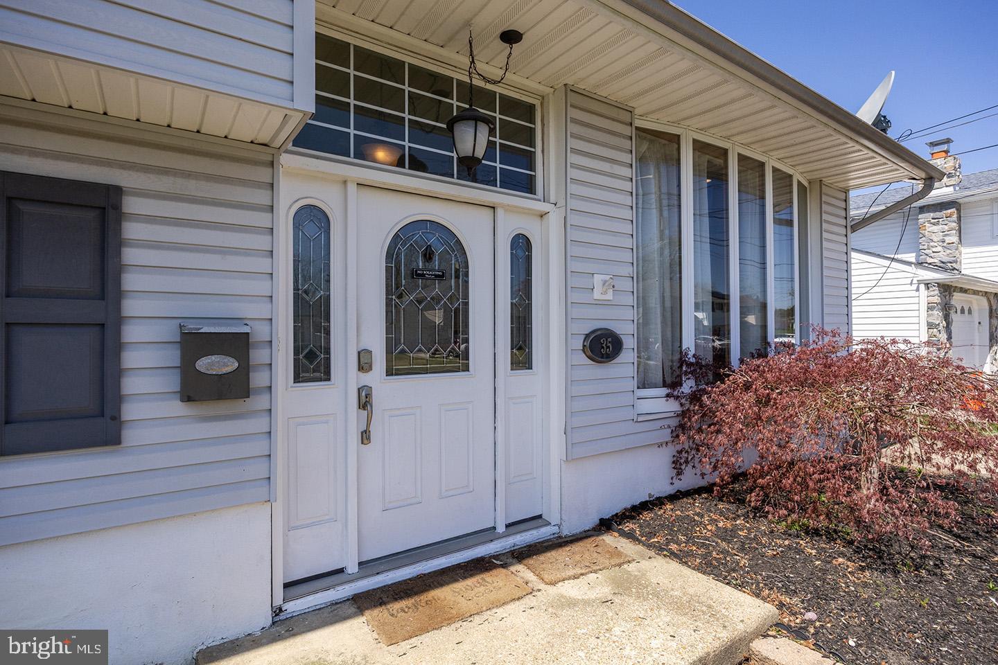 35 LILLIAN PLACE