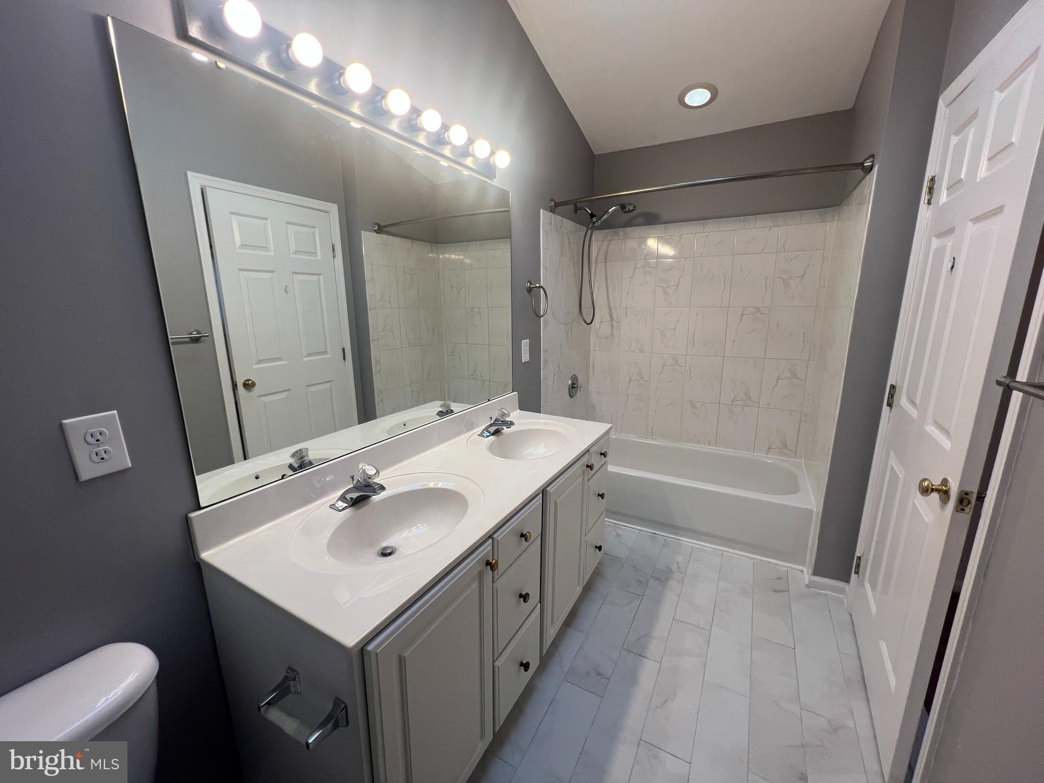 VINCENT LANE - Residential Lease