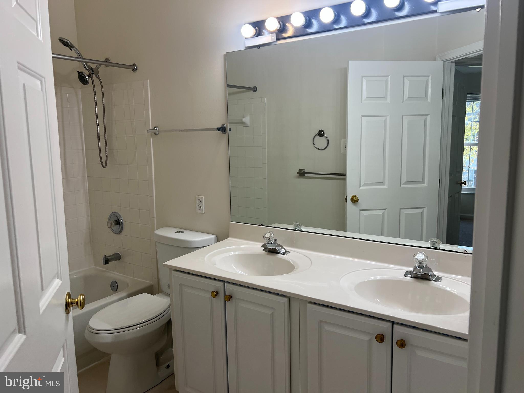 VINCENT LANE - Residential Lease