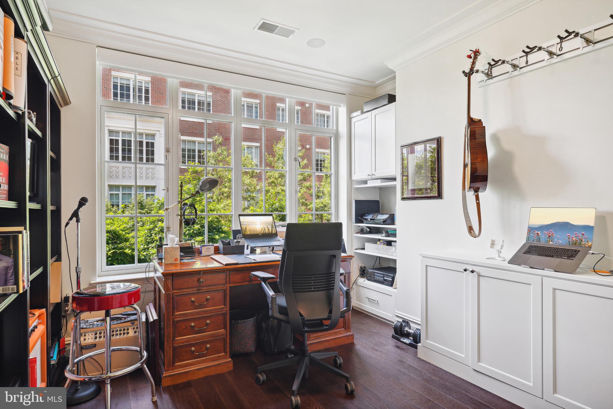 THE SIGNET - Residential