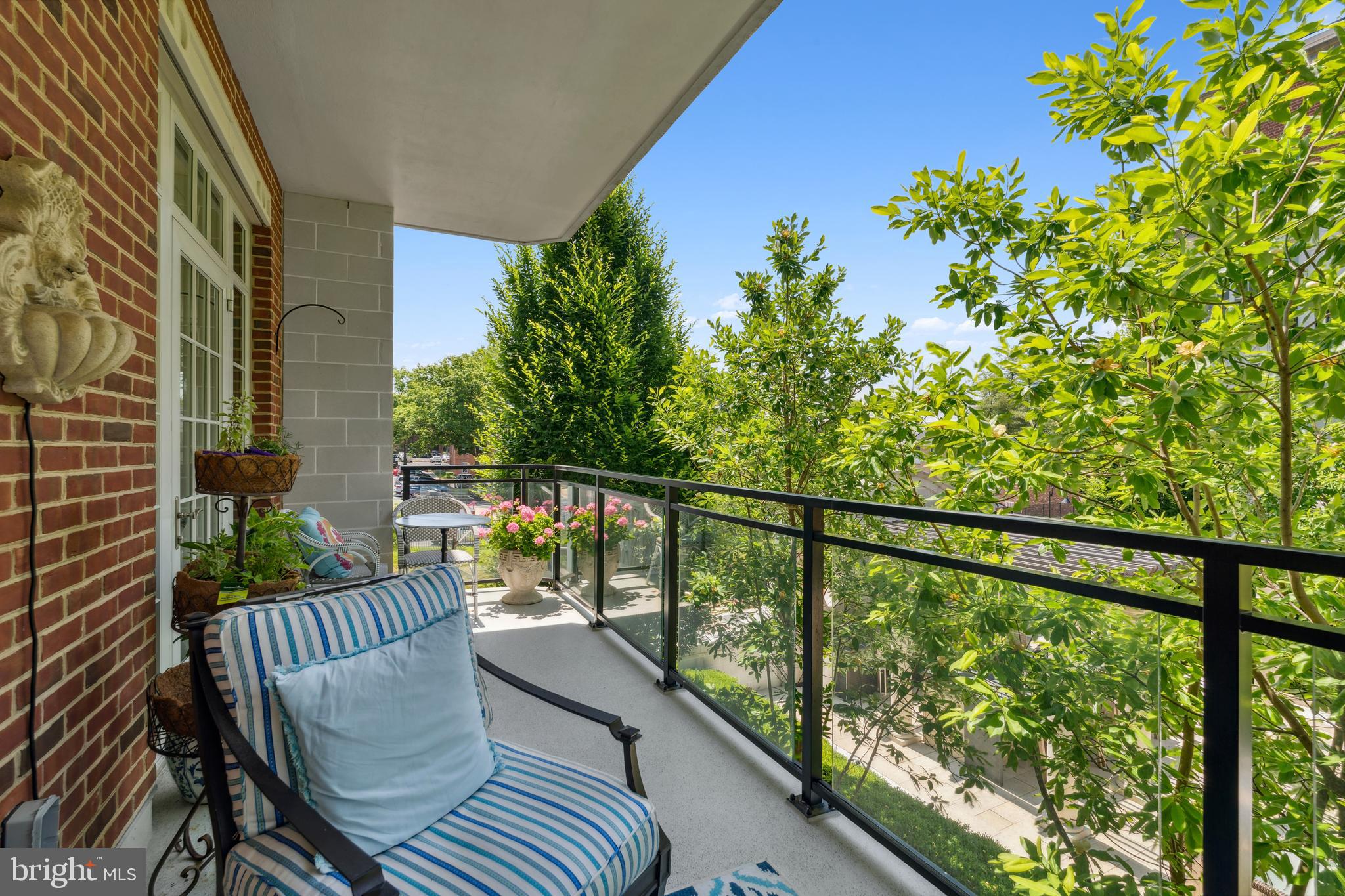 THE SIGNET - Residential