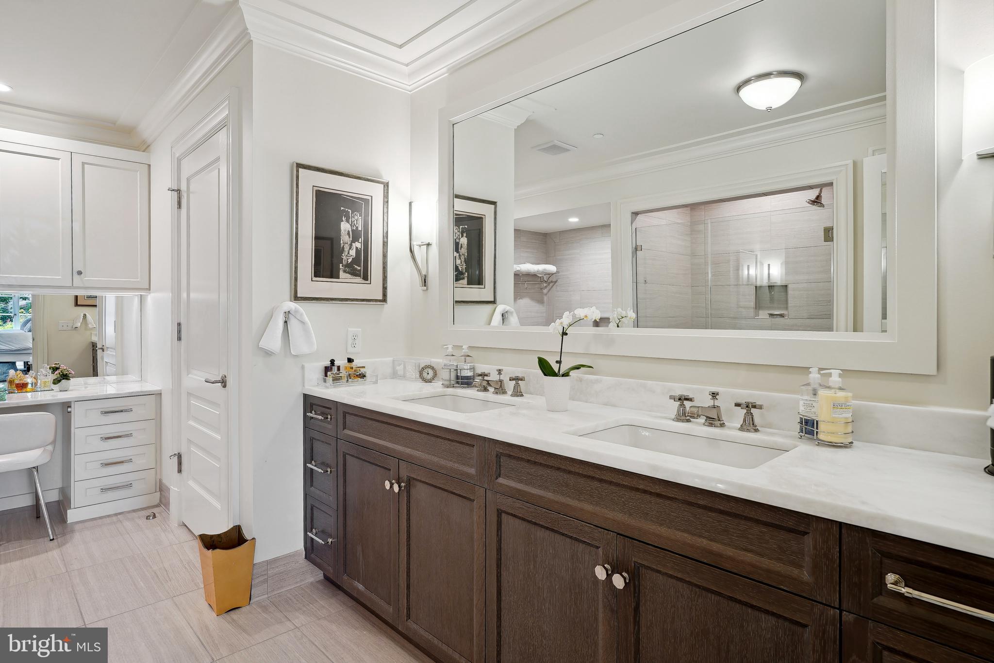 THE SIGNET - Residential