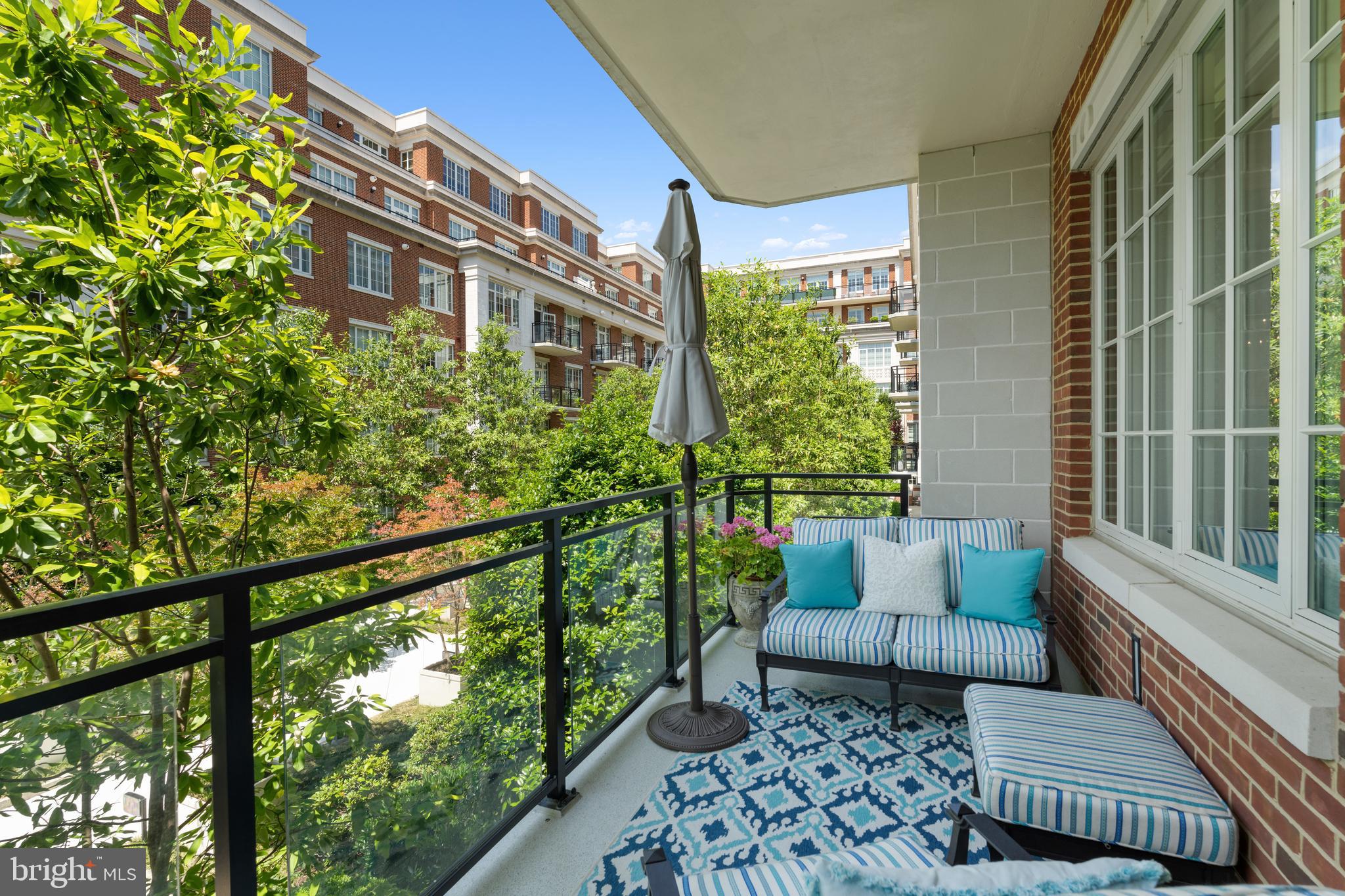 THE SIGNET - Residential