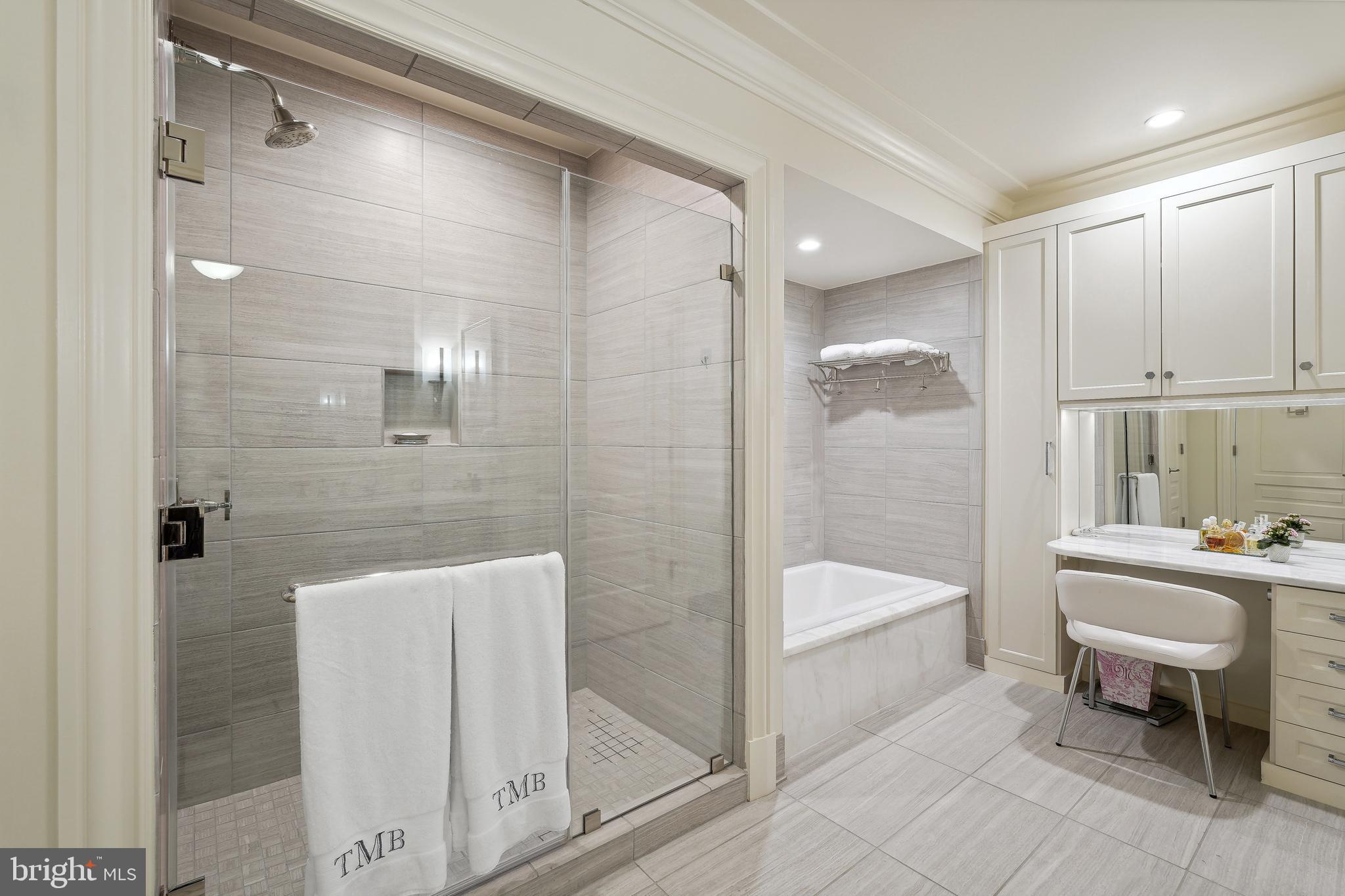 THE SIGNET - Residential