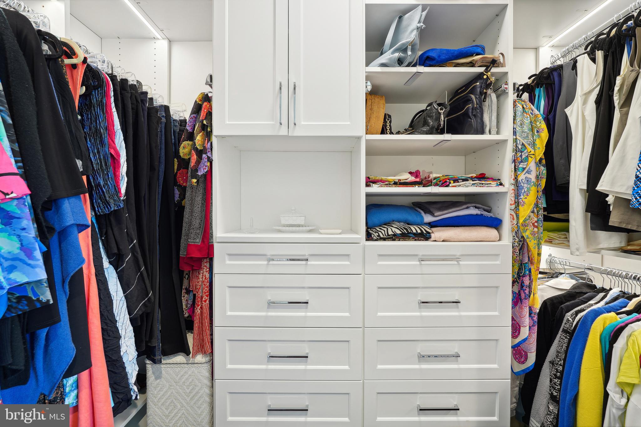 THE SIGNET - Residential