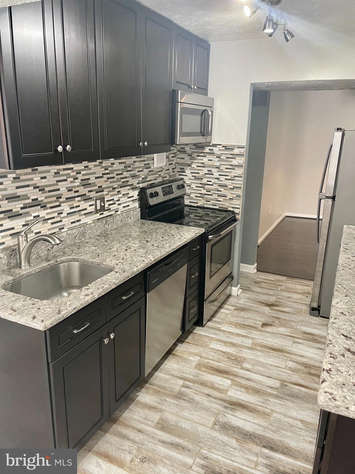 GREENBRIAR CONDO PHASE I - Residential Lease