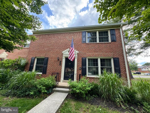 Photo of 6027 Queenston Street, SPRINGFIELD, VA 22152 (MLS # VAFX2317828)