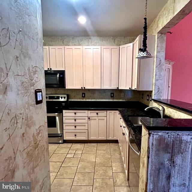 FOXWOOD MANOR - Residential