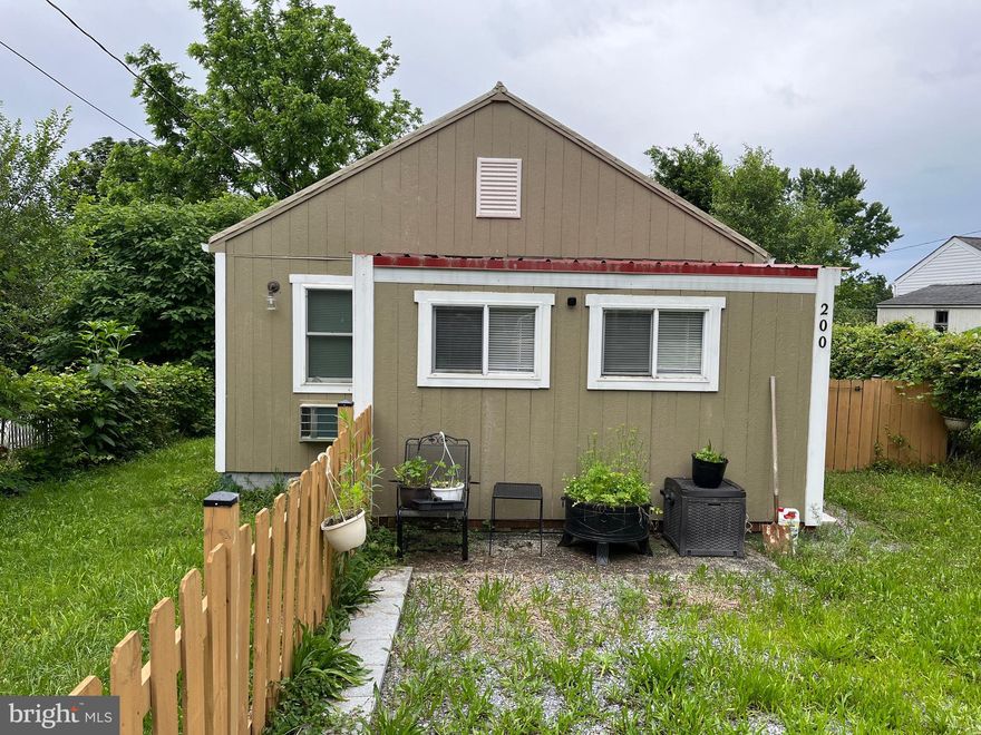 Quiet  location at the end of the street.  Just minutes from Downtown.  Home features 1 Bed., 1 Bath,  Possibility of 2nd room being Bedroom. (Needs Closet),  Vinyl  Floors,   Interior Newly Painted,  Nice Large Deck,  Continuous Hot Water System,  Outside Shed for your Lawn Equipment,   Shows well.