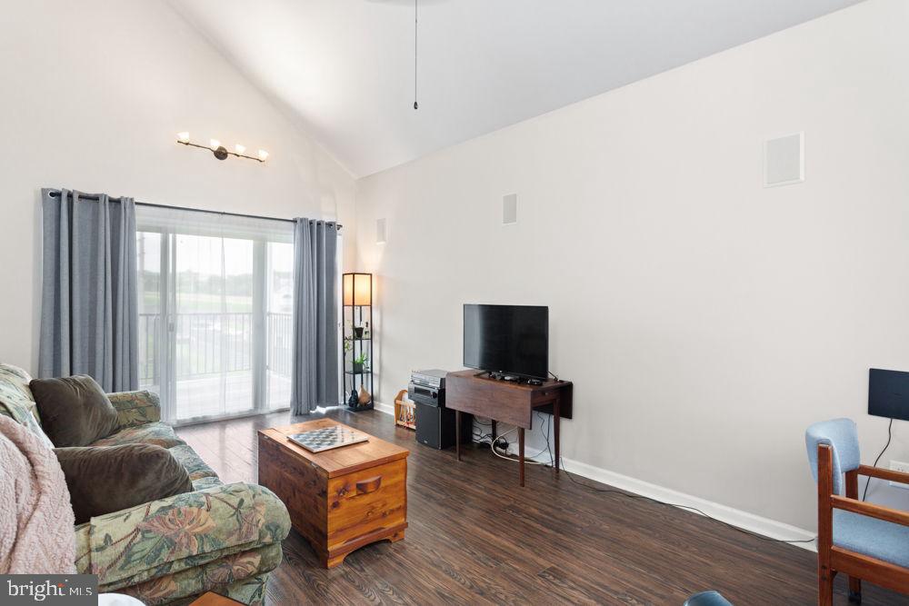 1290 CONSTITUTION COURT 304