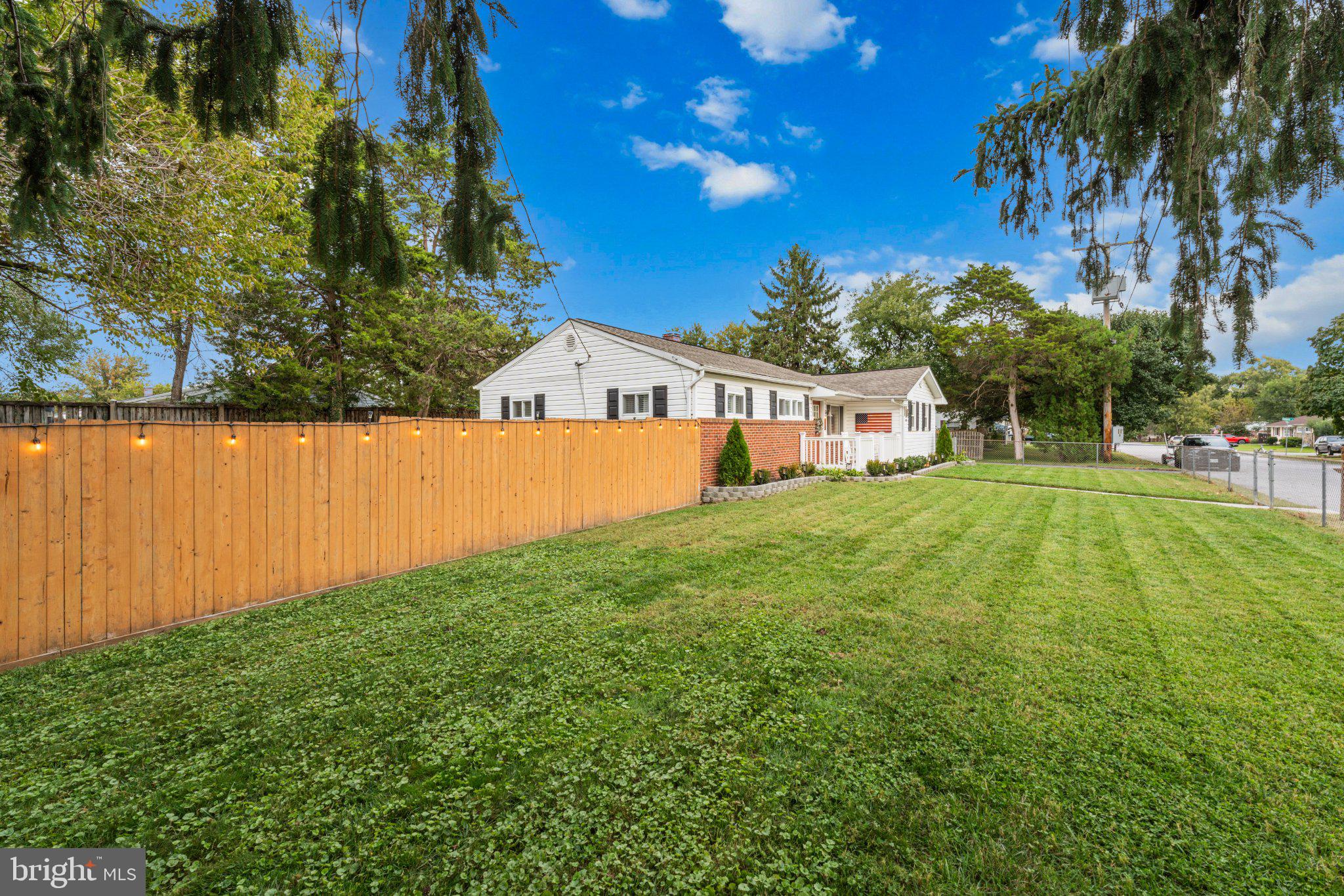 200 FERNGLEN AVENUE