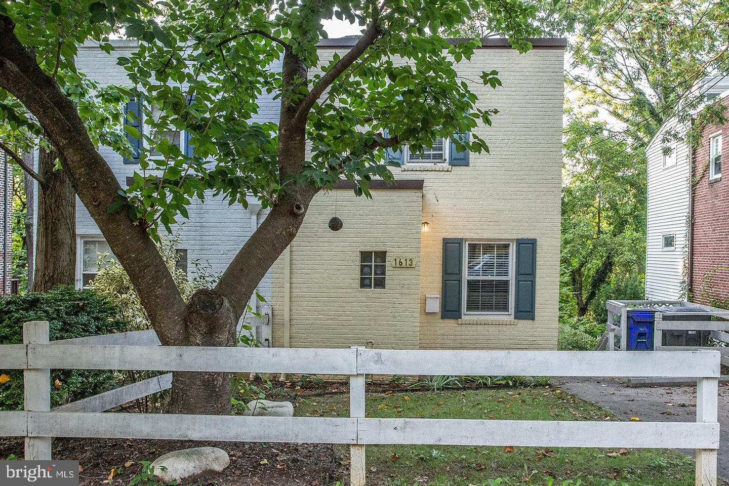 1613 N COLONIAL TERRACE
