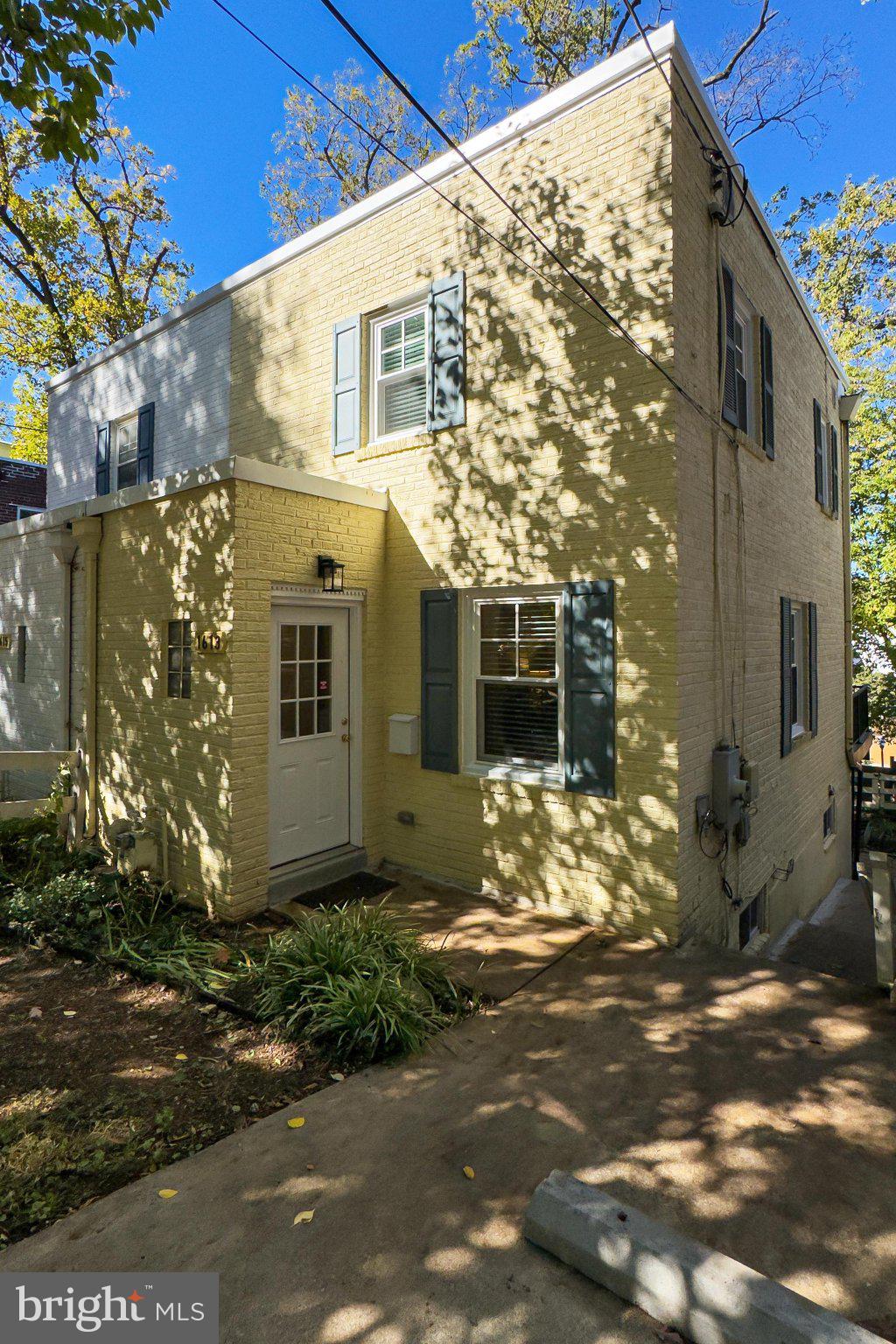 1613 N COLONIAL TERRACE