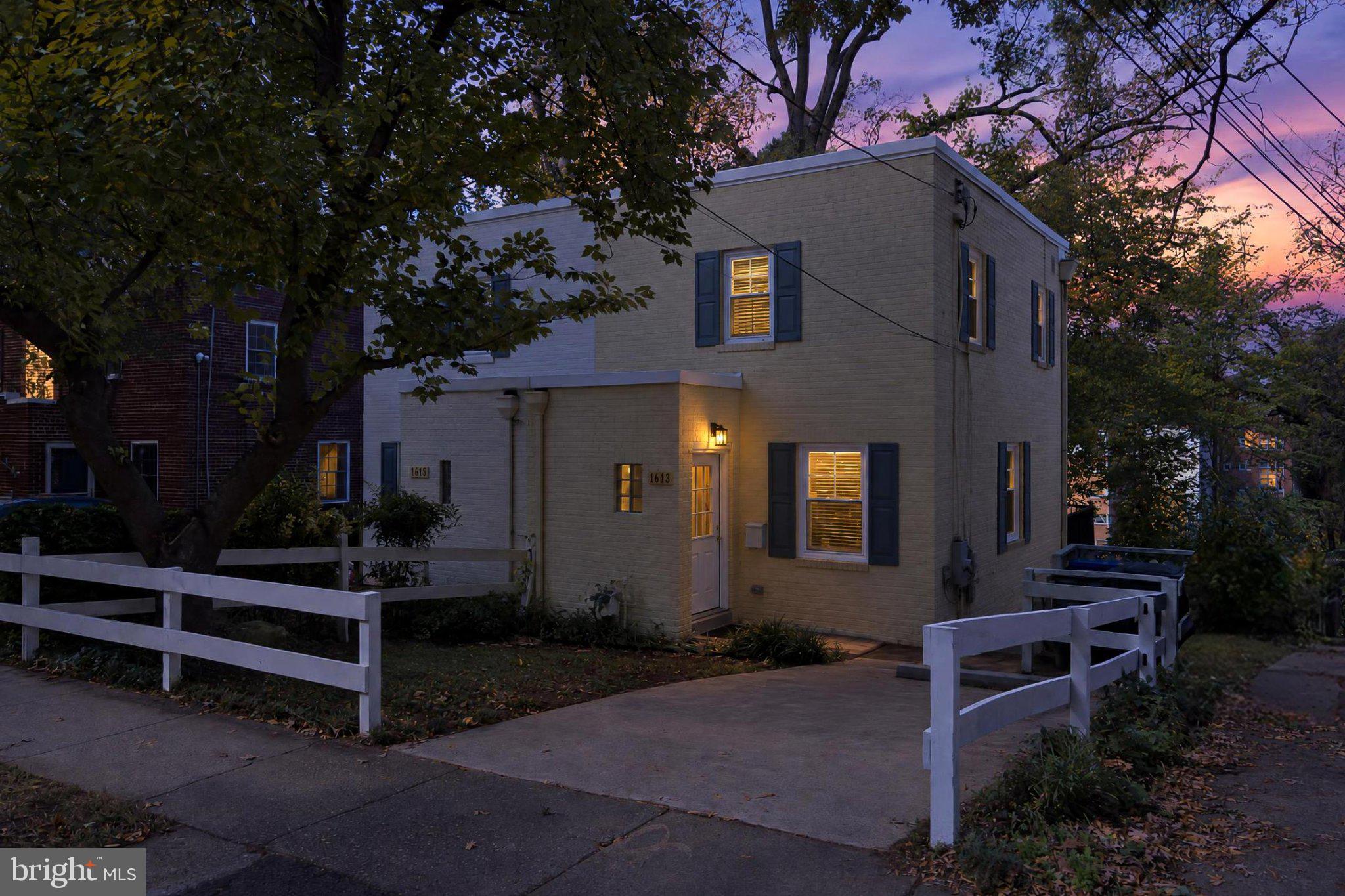 1613 N COLONIAL TERRACE