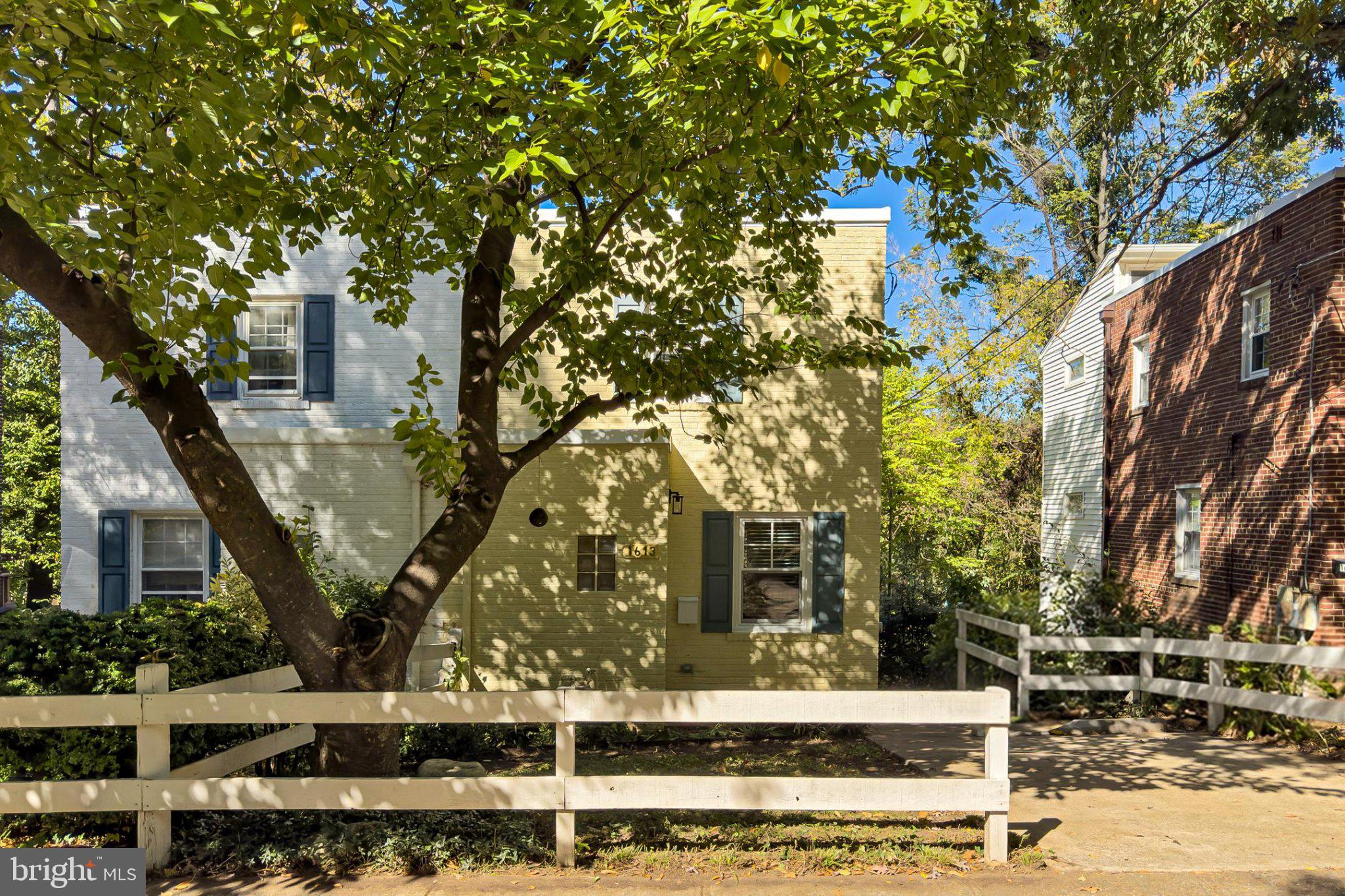 1613 N COLONIAL TERRACE