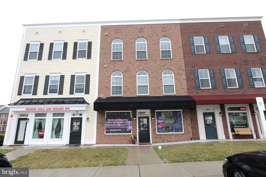 Great second floor unit. On the end cap for more windows , nice and bright.Located in a strip of mixed office and retail. High traffic street . Front and rear access. Frederick /Urbana locationplease not special rent terms. Flat Fee: $200.00/month is required! Ready to move in! Restroom in the Unit!
All of applicant's credit score at least 700.