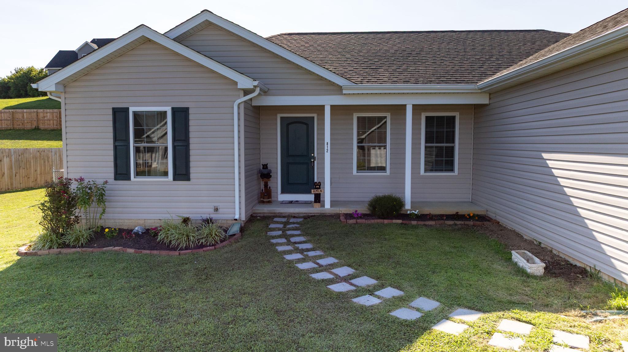 812 DUCKWOODS LANE