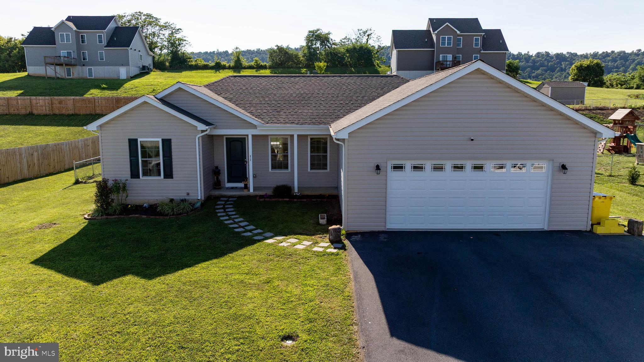 812 DUCKWOODS LANE