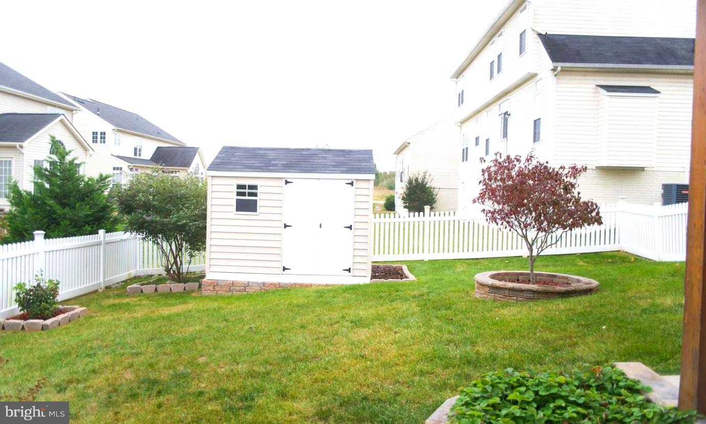 LAKELAND PLACE - Residential