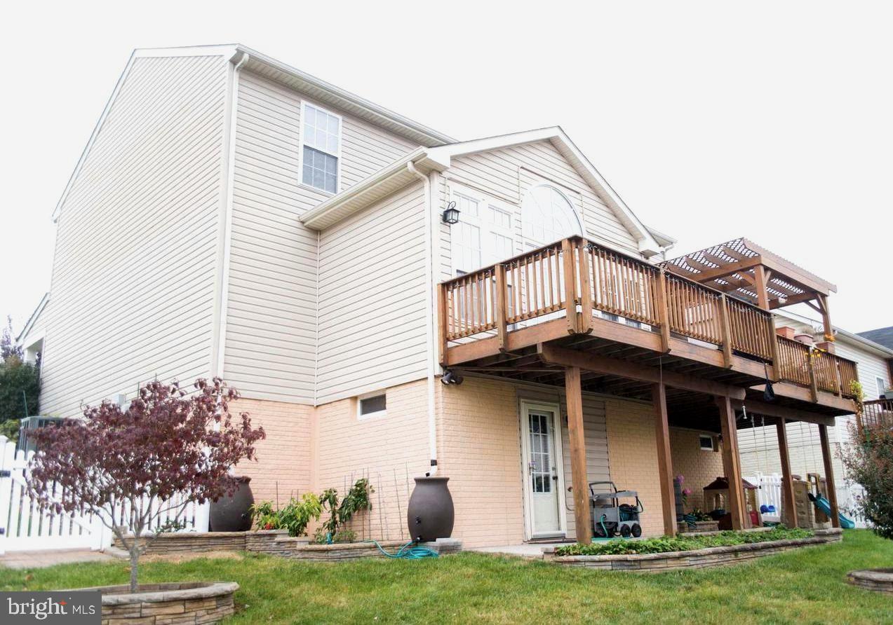 LAKELAND PLACE - Residential