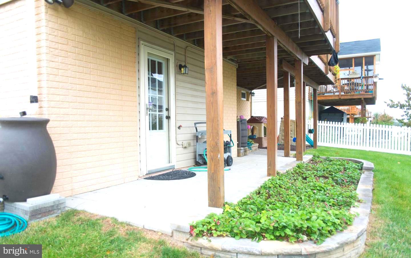 LAKELAND PLACE - Residential