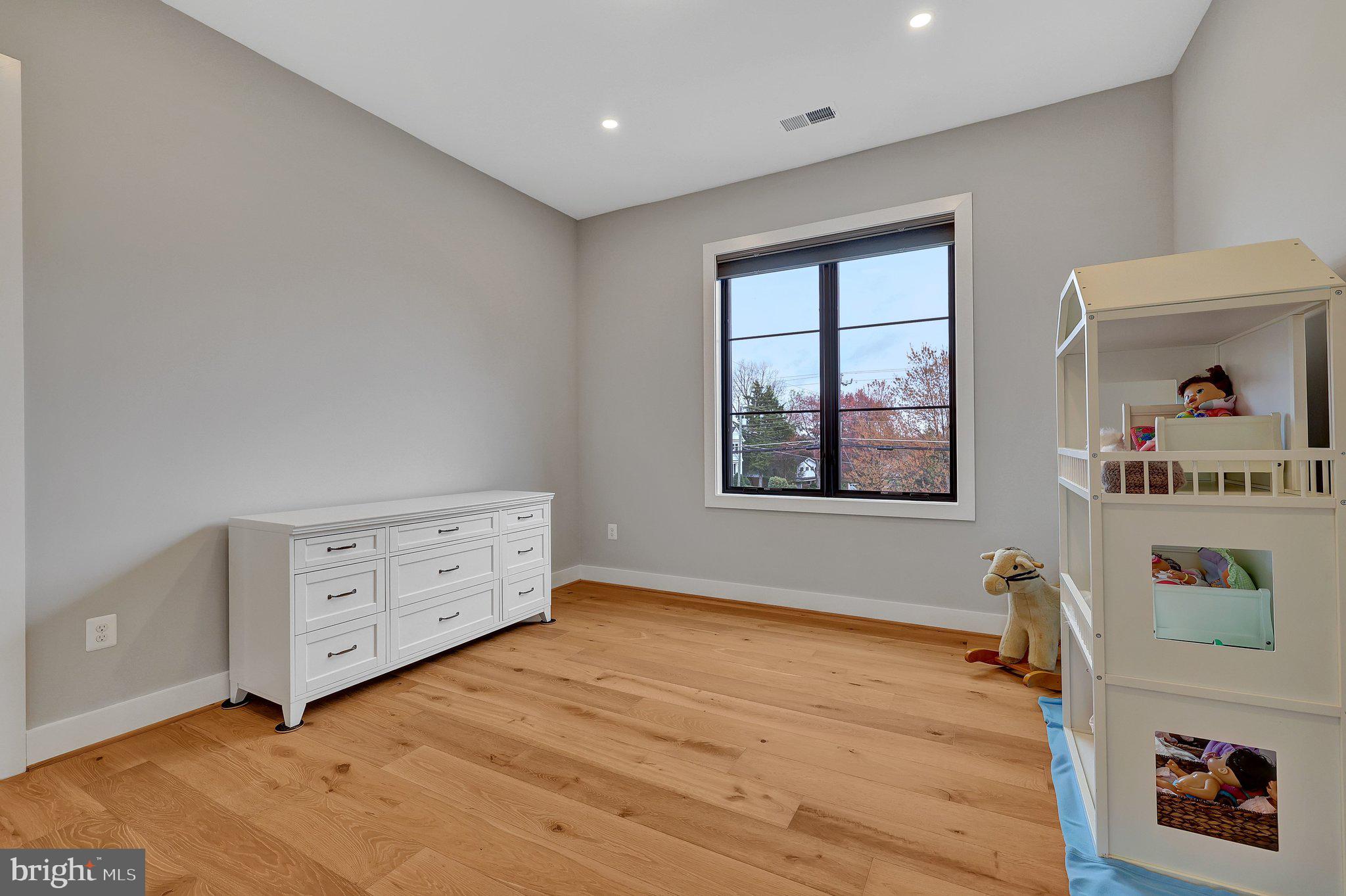 WEST LANGLEY - Residential