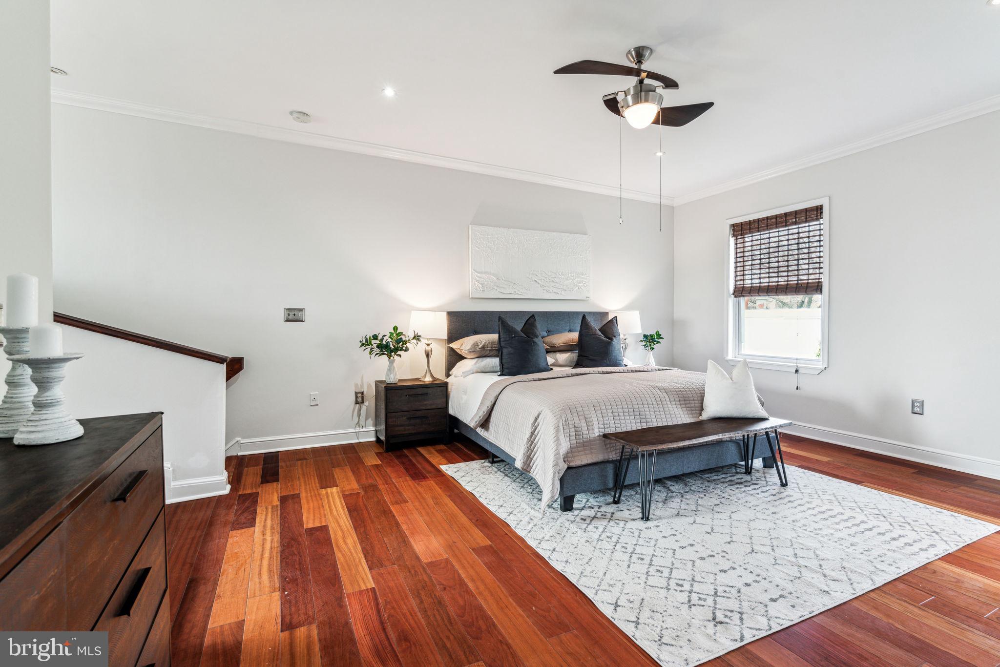 QUEEN VILLAGE - Residential