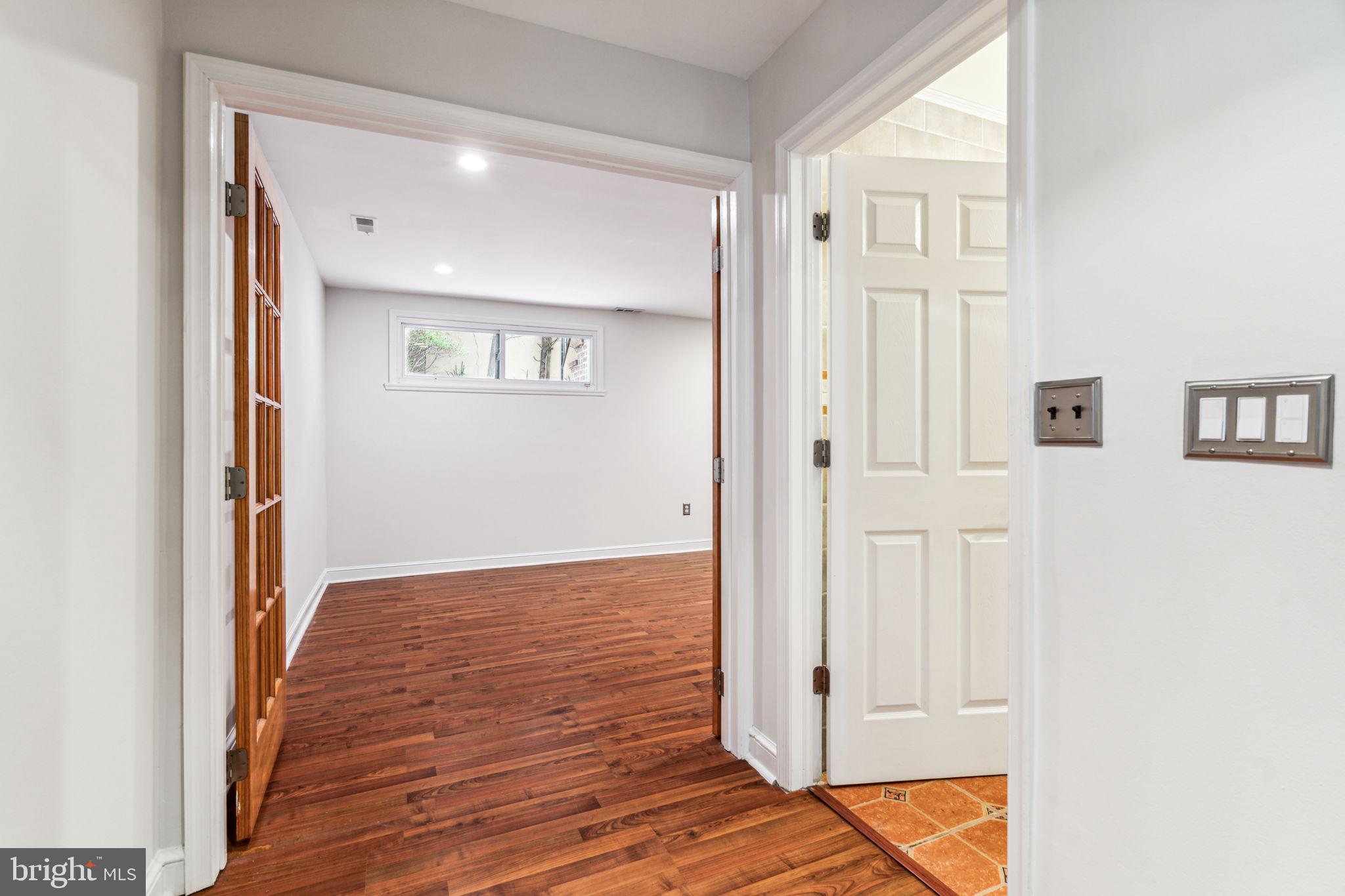 QUEEN VILLAGE - Residential