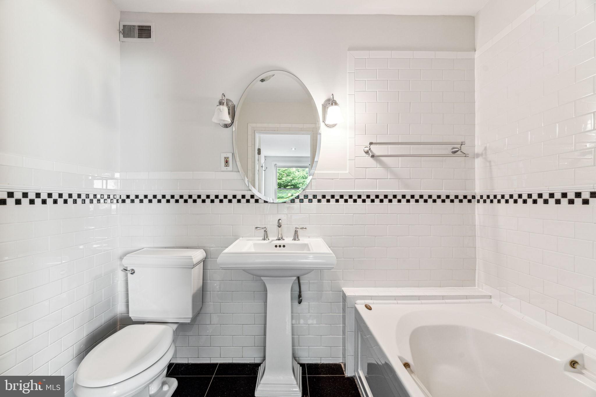 QUEEN VILLAGE - Residential