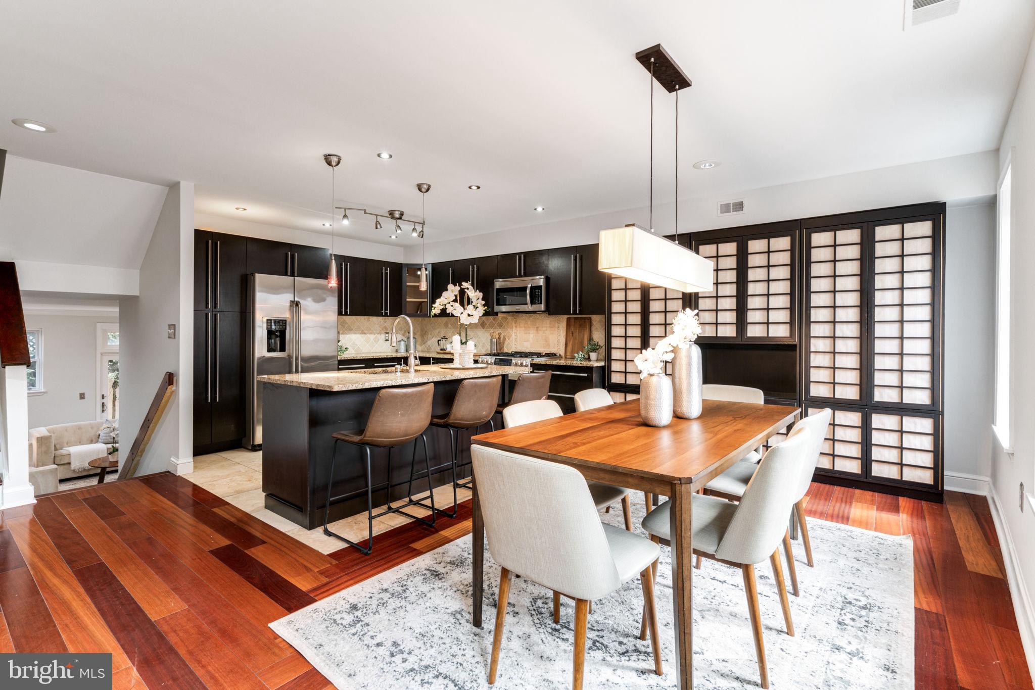 QUEEN VILLAGE - Residential