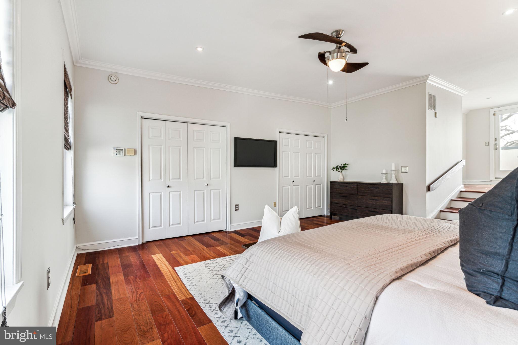 QUEEN VILLAGE - Residential