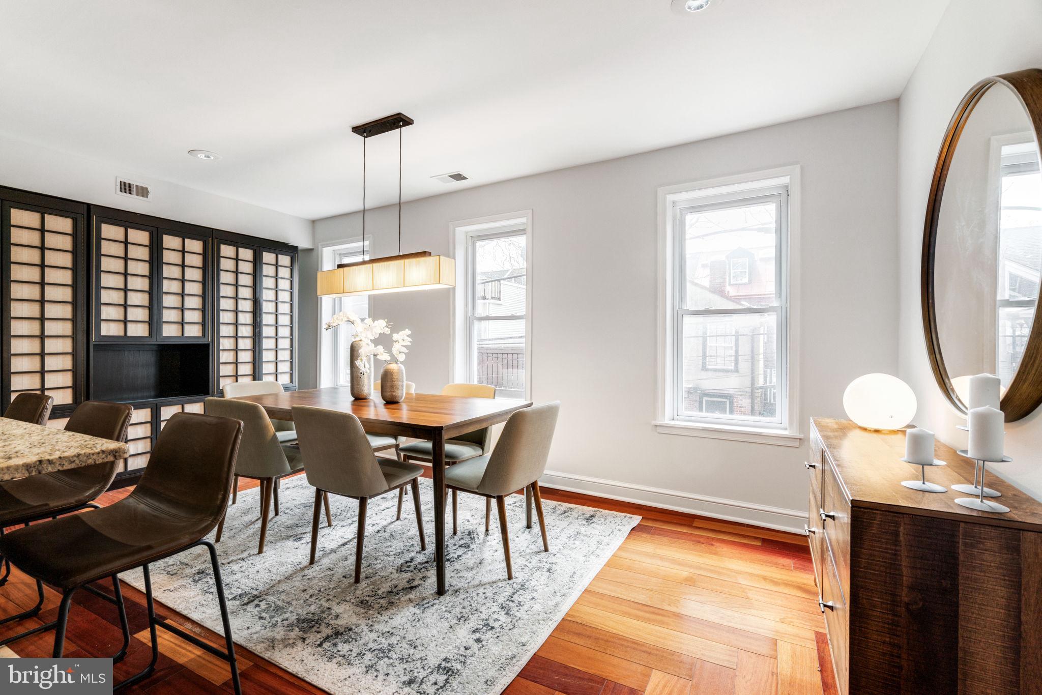 QUEEN VILLAGE - Residential