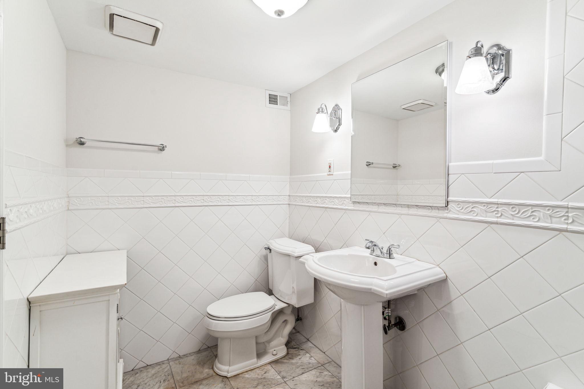 QUEEN VILLAGE - Residential