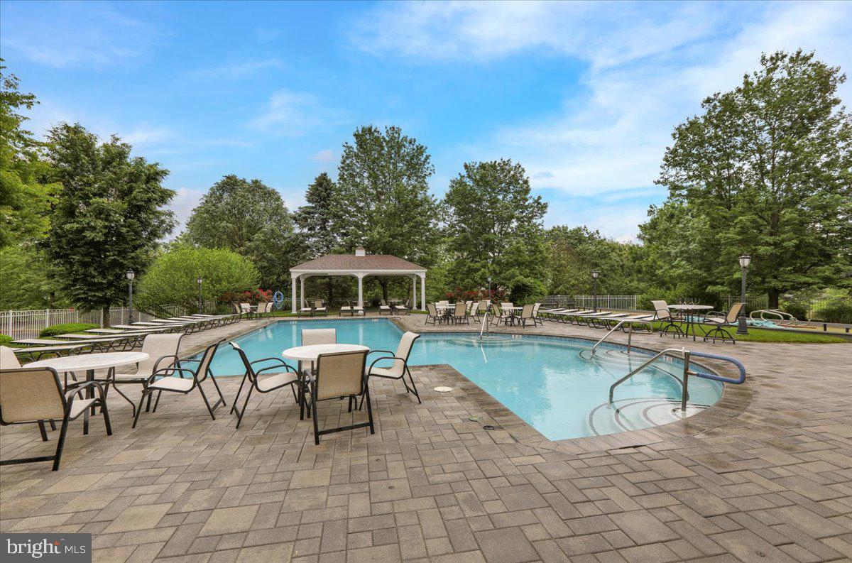 TRADITIONS AT LONGII - Residential