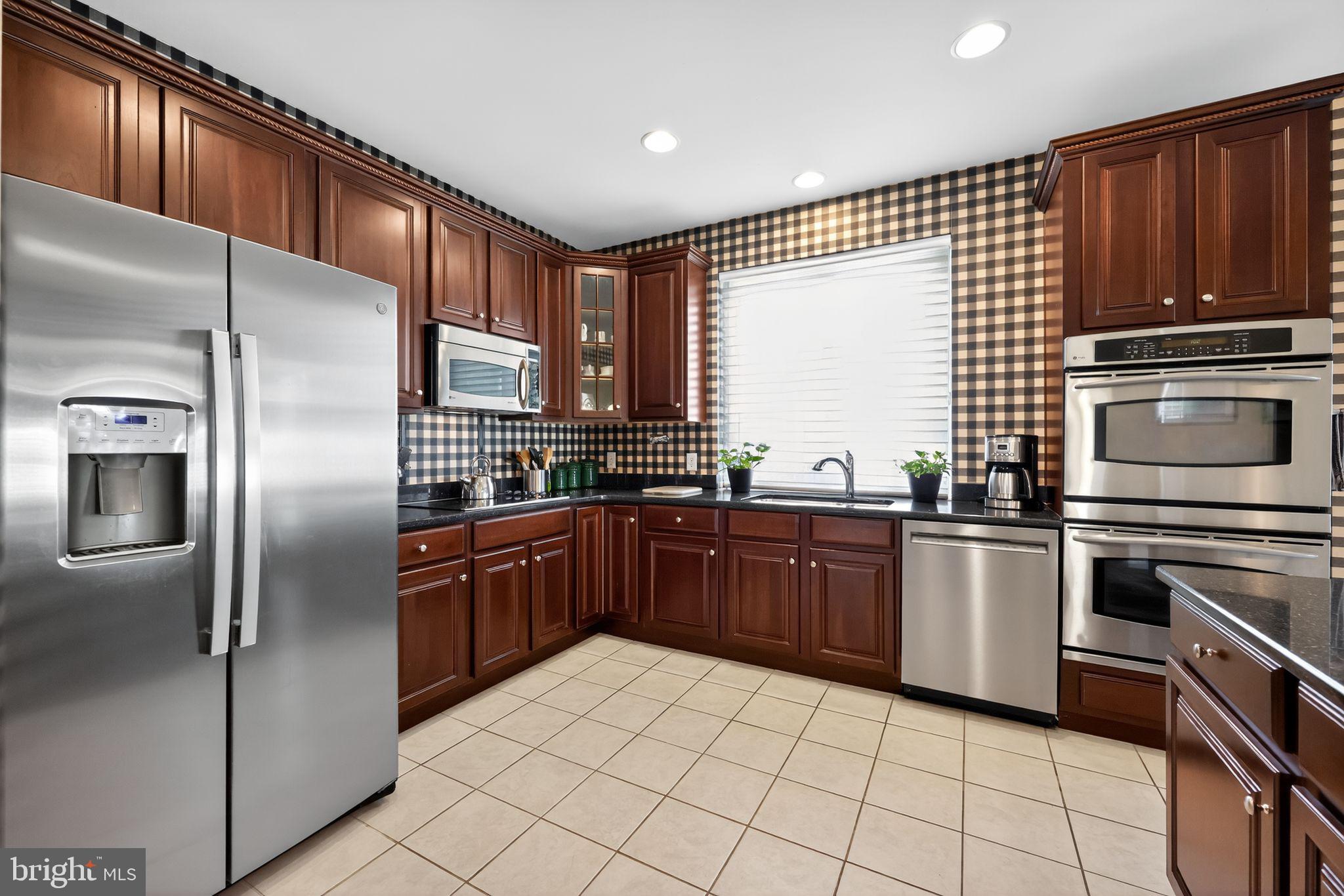 TRADITIONS AT LONGII - Residential